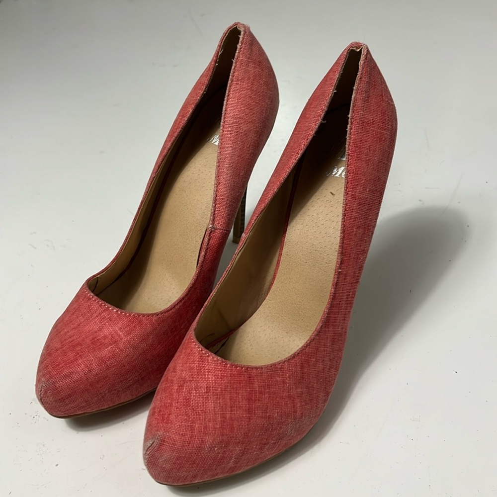 Miss Me?? Sz 9 4 Inch Pink Fabric Pointed Toe Heel